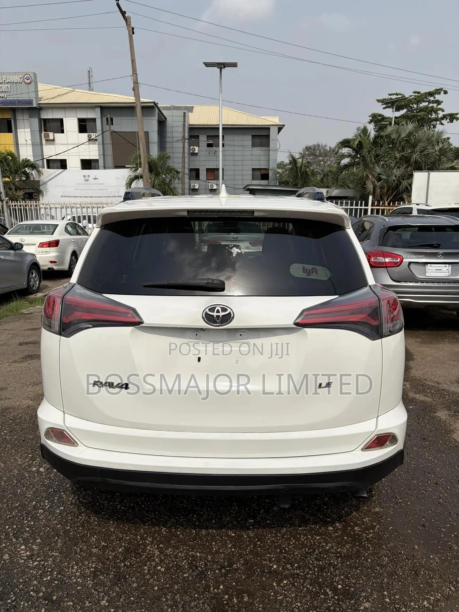 Toyota RAV4 LE FWD (2.5L 4cyl 6A) 2017 White