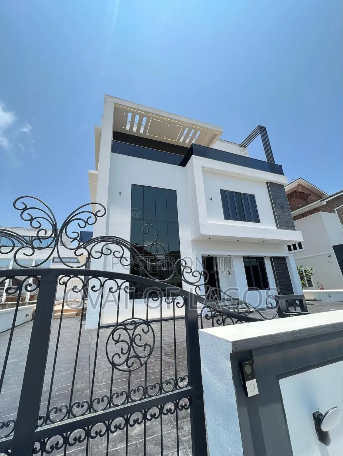 5bdrm Duplex in Pinnock Beach Estate, Lekki for sale