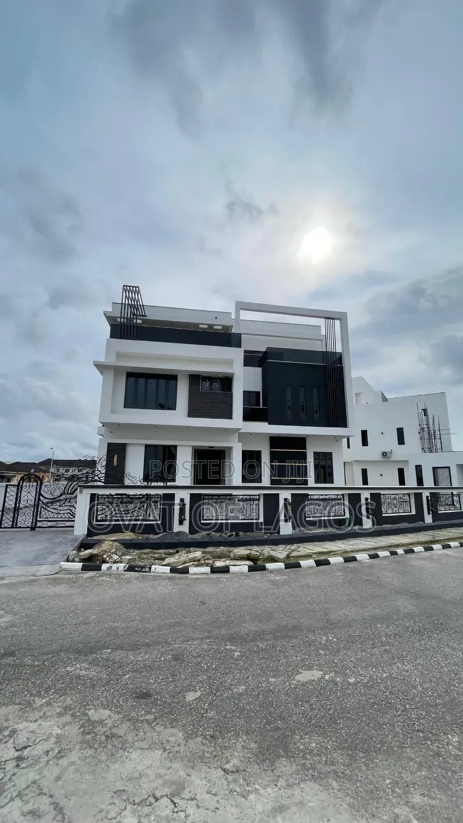 7bdrm Duplex in Pinnock Beach Estate, Osapa london for sale