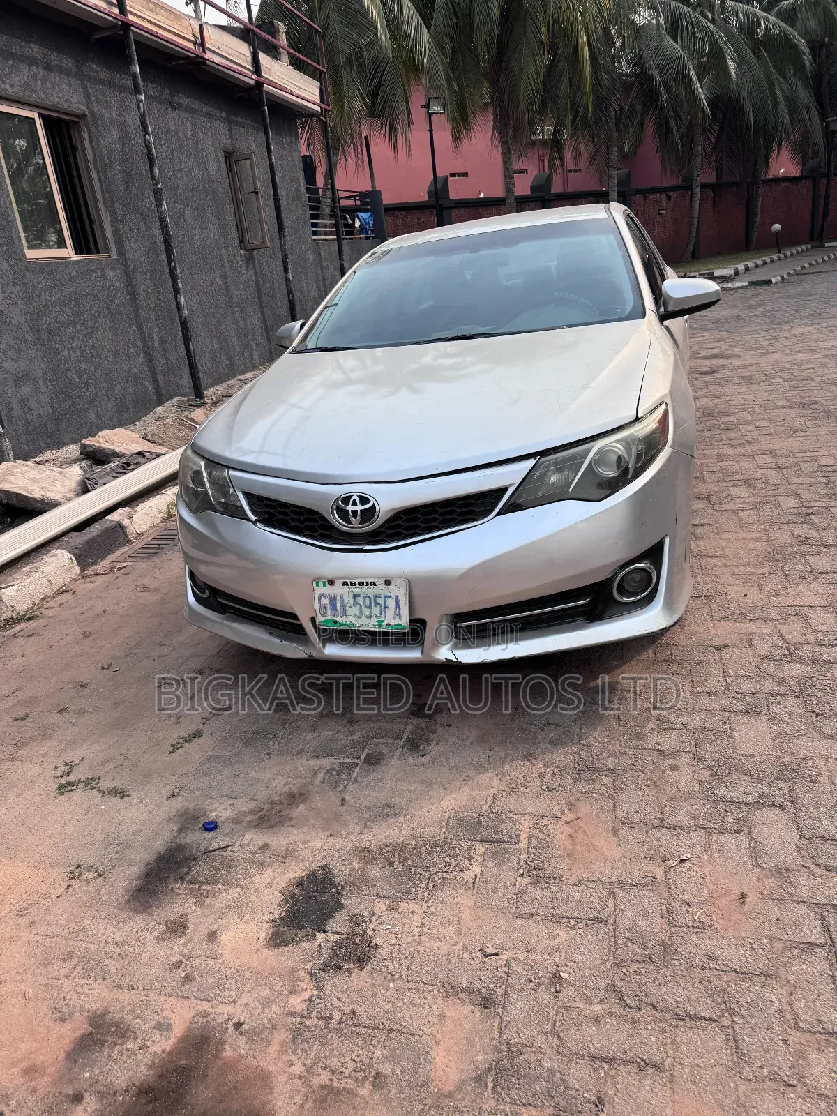 Toyota Camry SE 4dr Sedan (2.5L 4cyl 6A) 2014