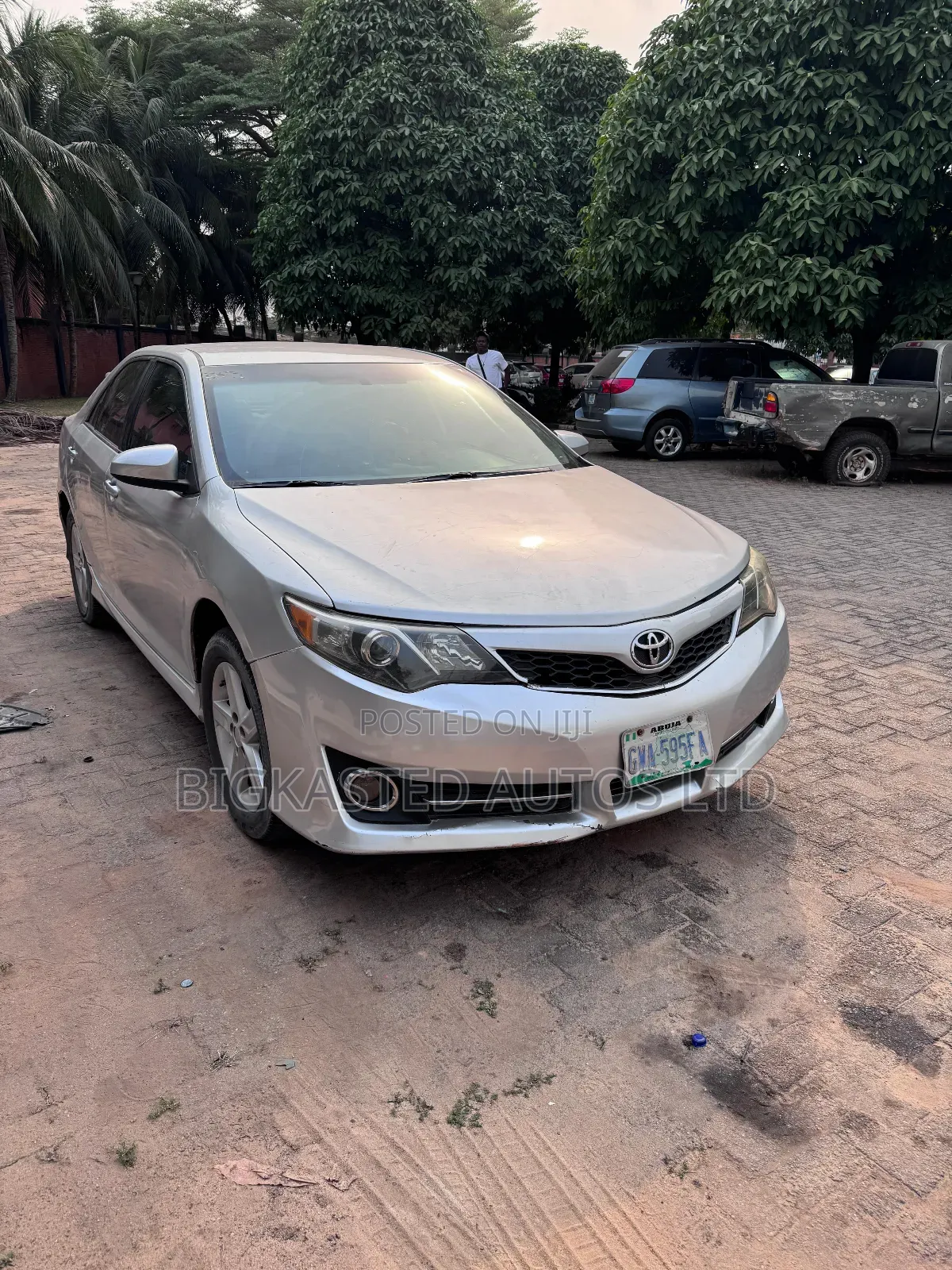 Toyota Camry SE 4dr Sedan (2.5L 4cyl 6A) 2014
