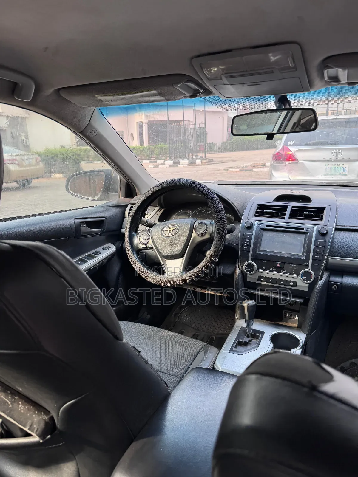 Toyota Camry SE 4dr Sedan (2.5L 4cyl 6A) 2014