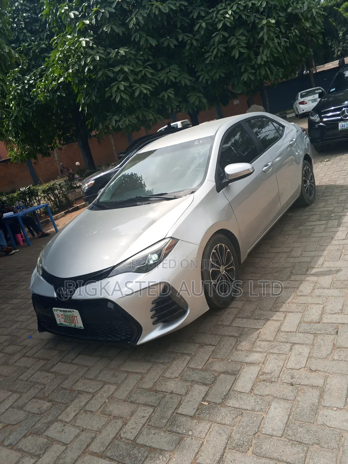 Toyota Corolla LE Premium 4dr Sedan (1.8L 4cyl CVT) 2016 Silver