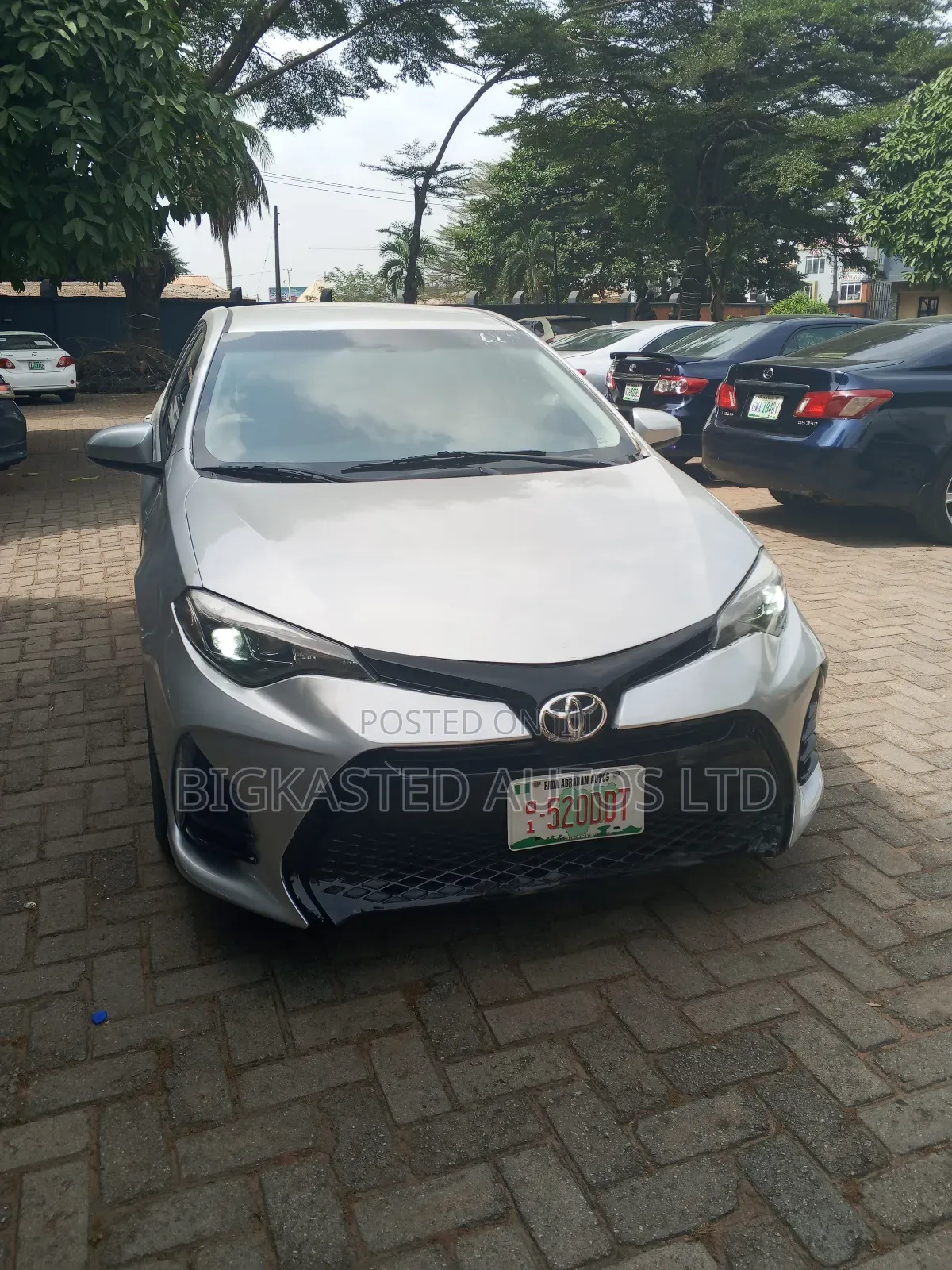 Toyota Corolla LE Premium 4dr Sedan (1.8L 4cyl CVT) 2016 Silver