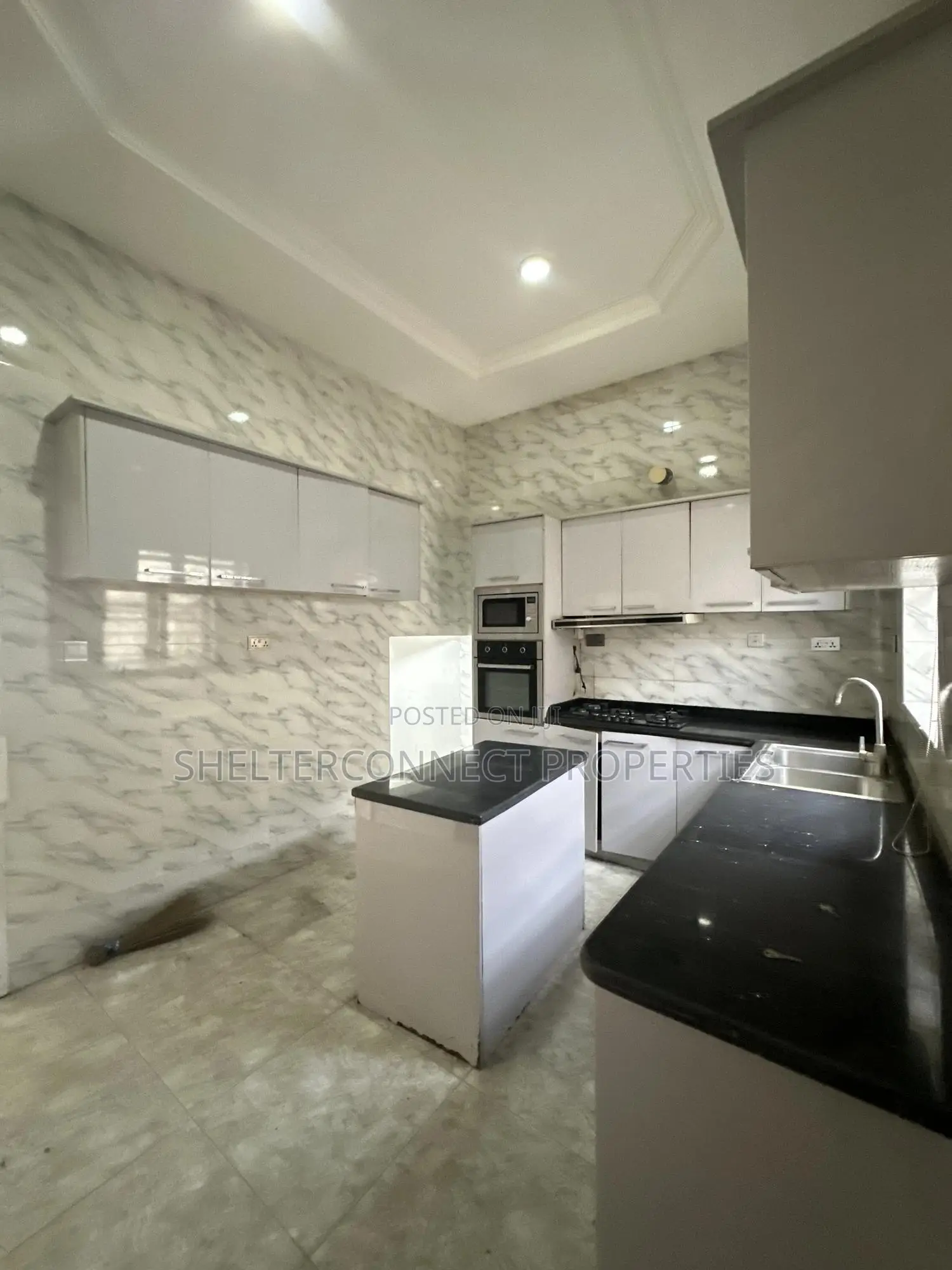 4bdrm Townhouse / Terrace in Lekki for rent