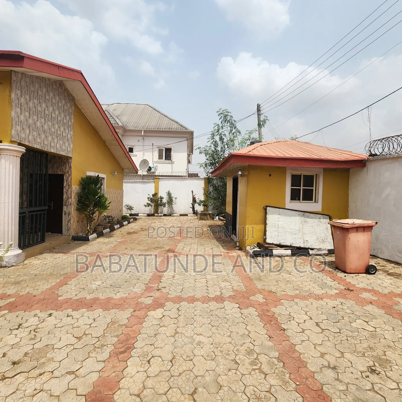 4bdrm Bungalow in Oluyole Estate for sale