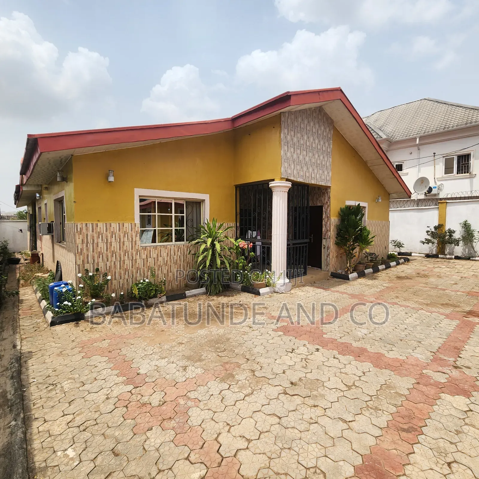 4bdrm Bungalow in Oluyole Estate for sale