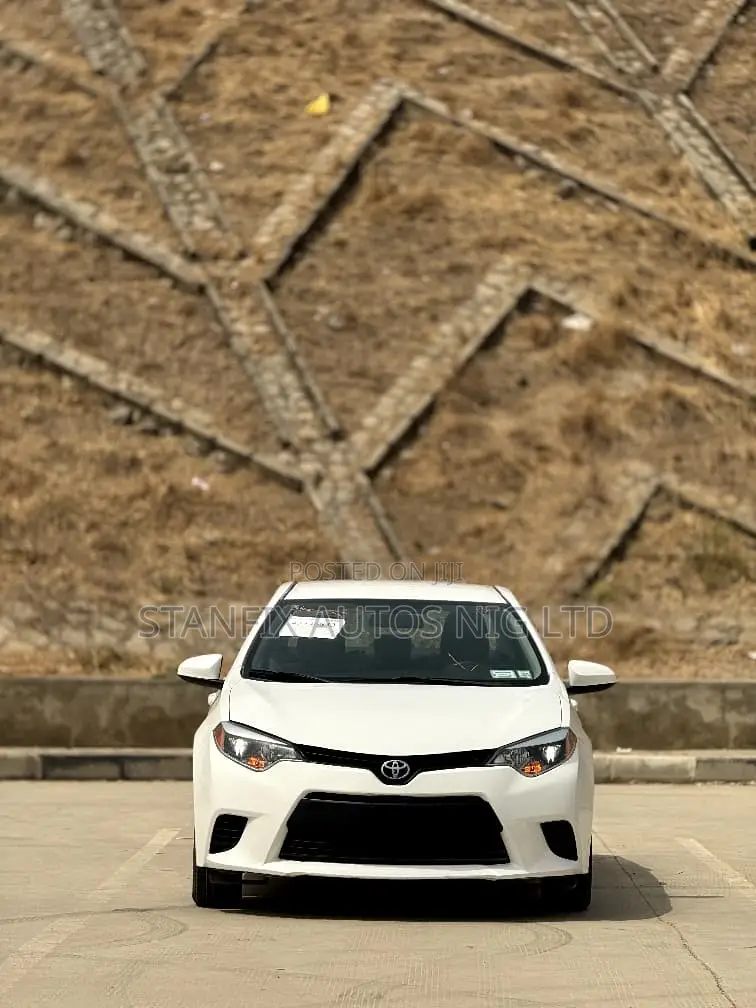 Toyota Corolla LE 4dr Sedan (1.8L 4cyl CVT) 2016 White