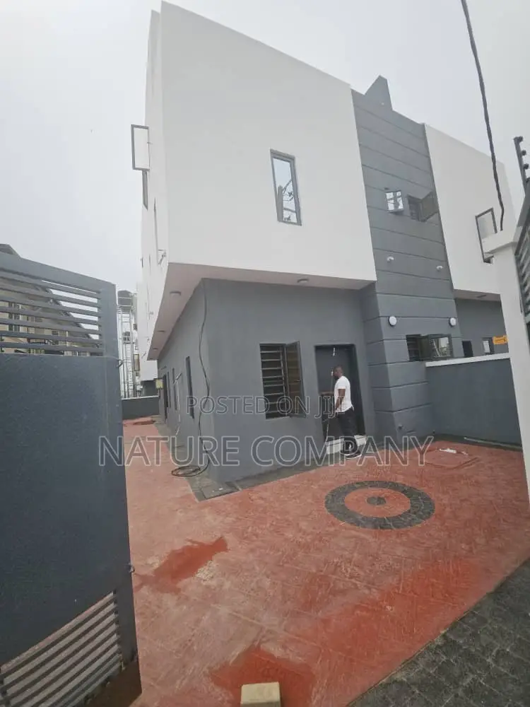4bdrm Duplex in Magodo Isheri for sale