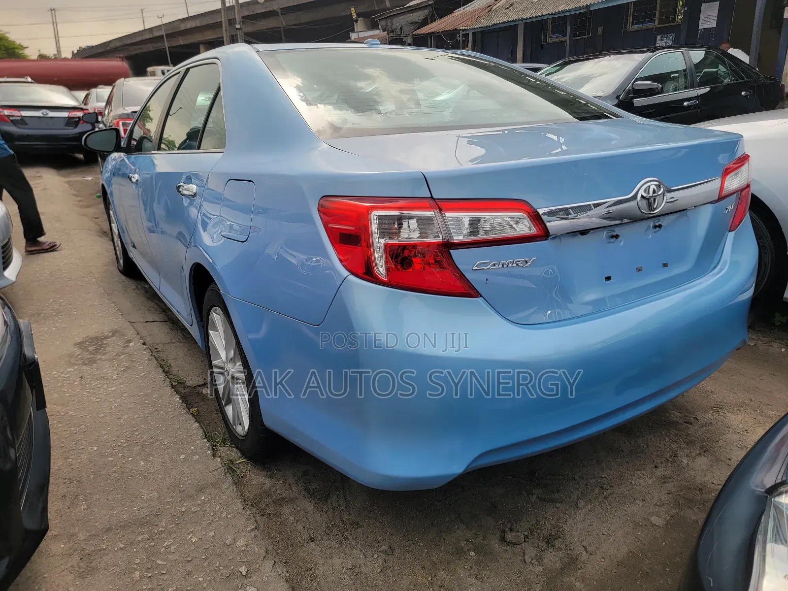 Toyota Camry XLE 4dr Sedan (2.5L 4cyl 6A) 2013 Blue