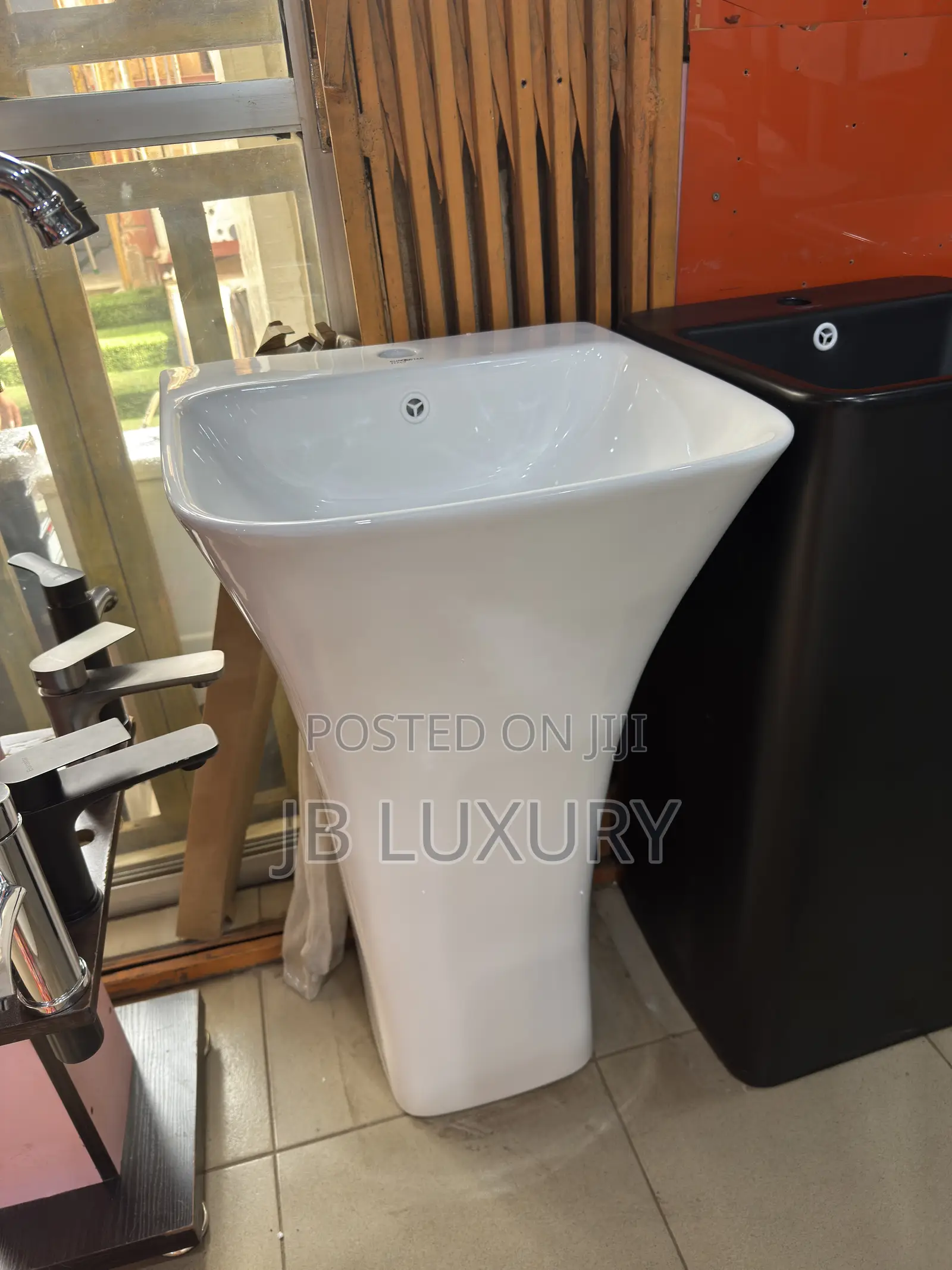 Dining Stand Alone Wash Hand Basin