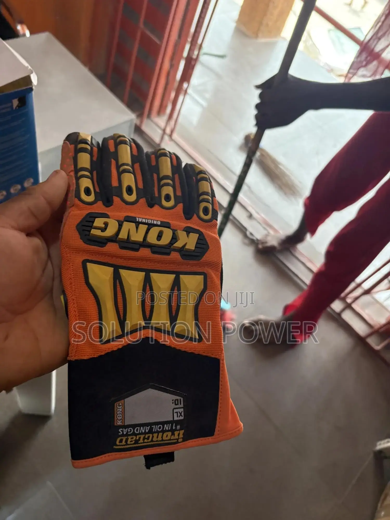 Compact Hand Glove