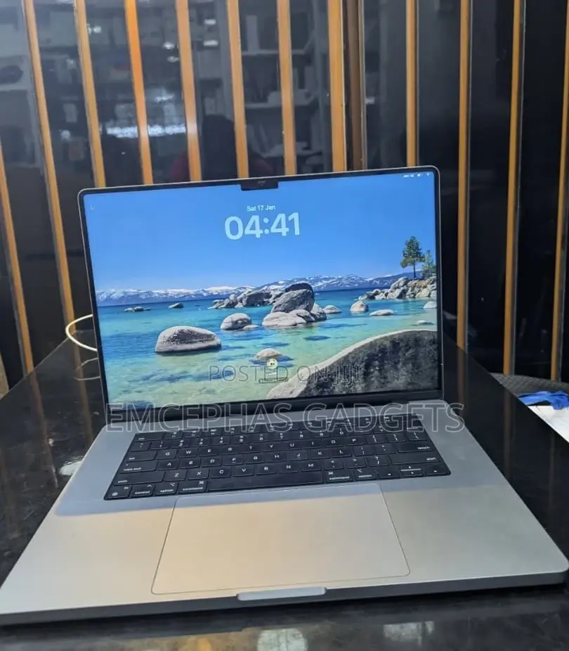 Laptop Apple MacBook Pro 2021 M1 16GB Apple M1 Pro SSD 512GB