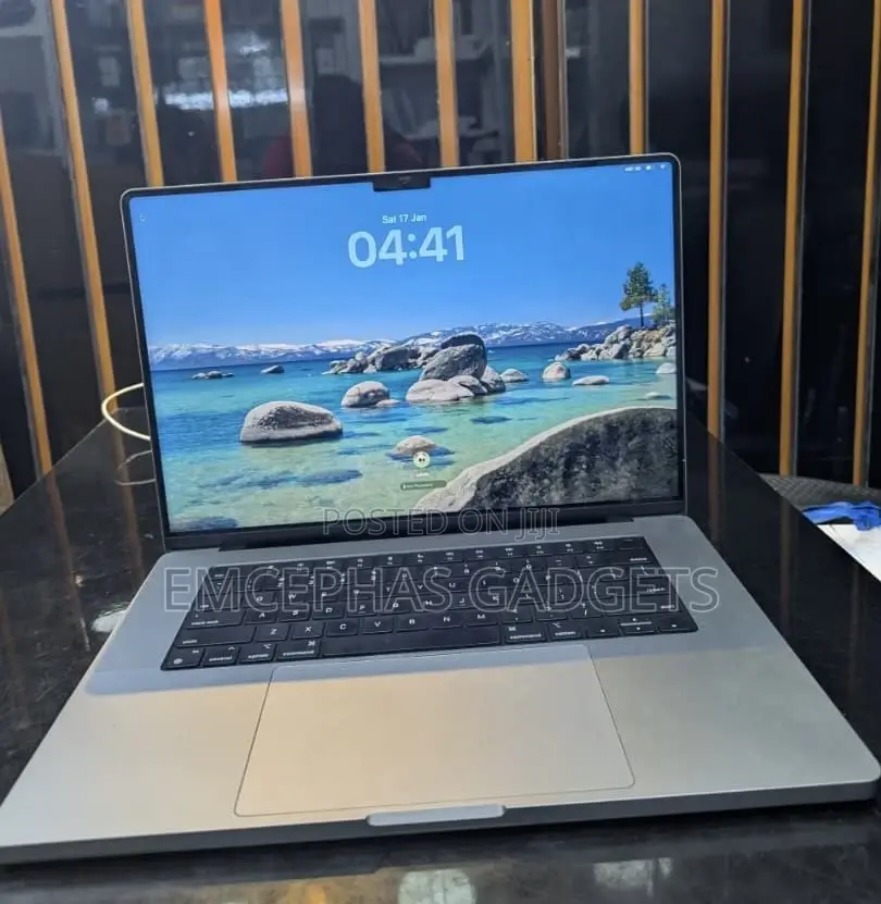 Laptop Apple MacBook Pro 2021 M1 16GB Apple M1 Pro SSD 512GB