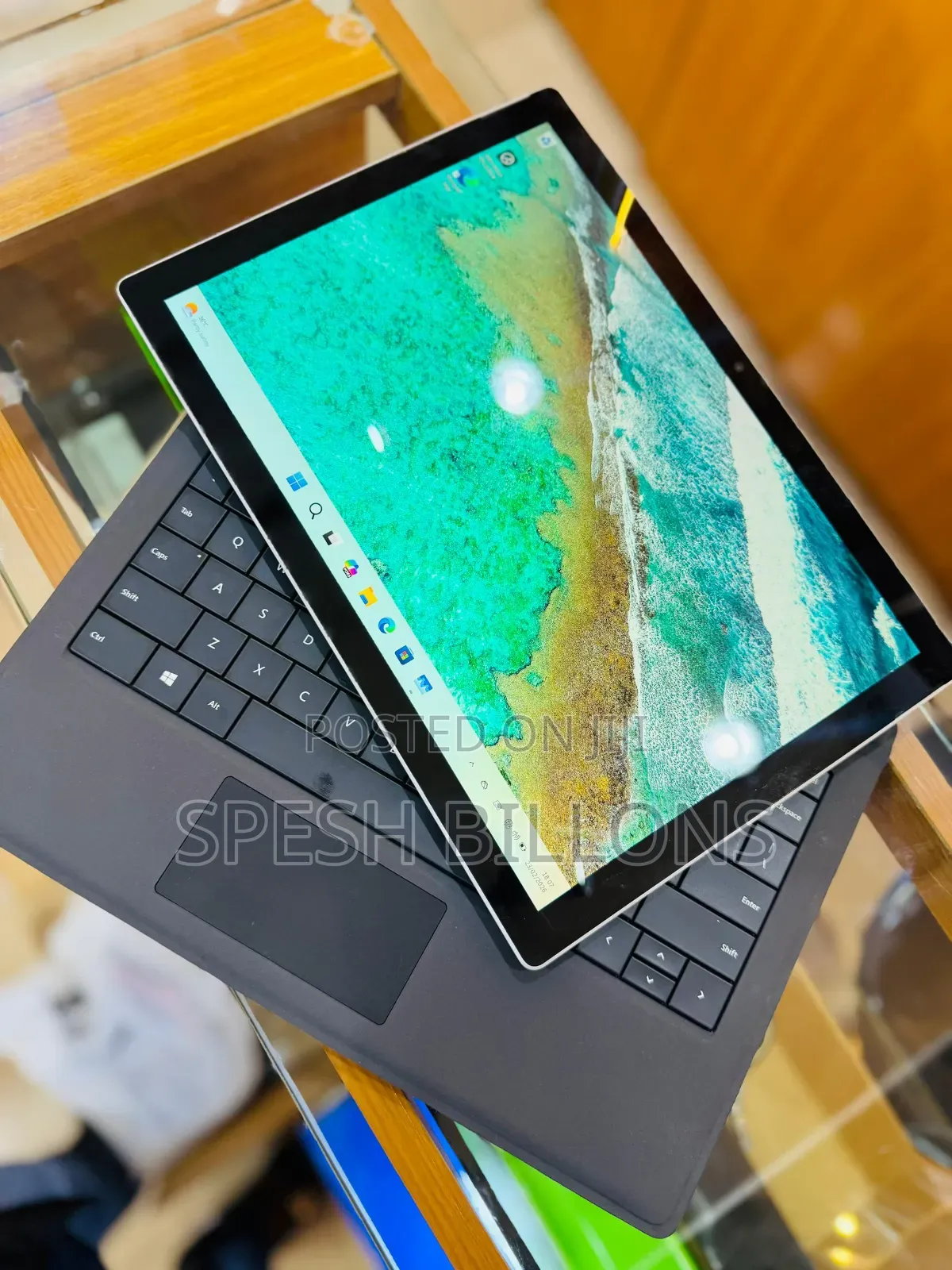 New Laptop Microsoft Surface Pro 8GB Intel Core i7 SSD 256GB
