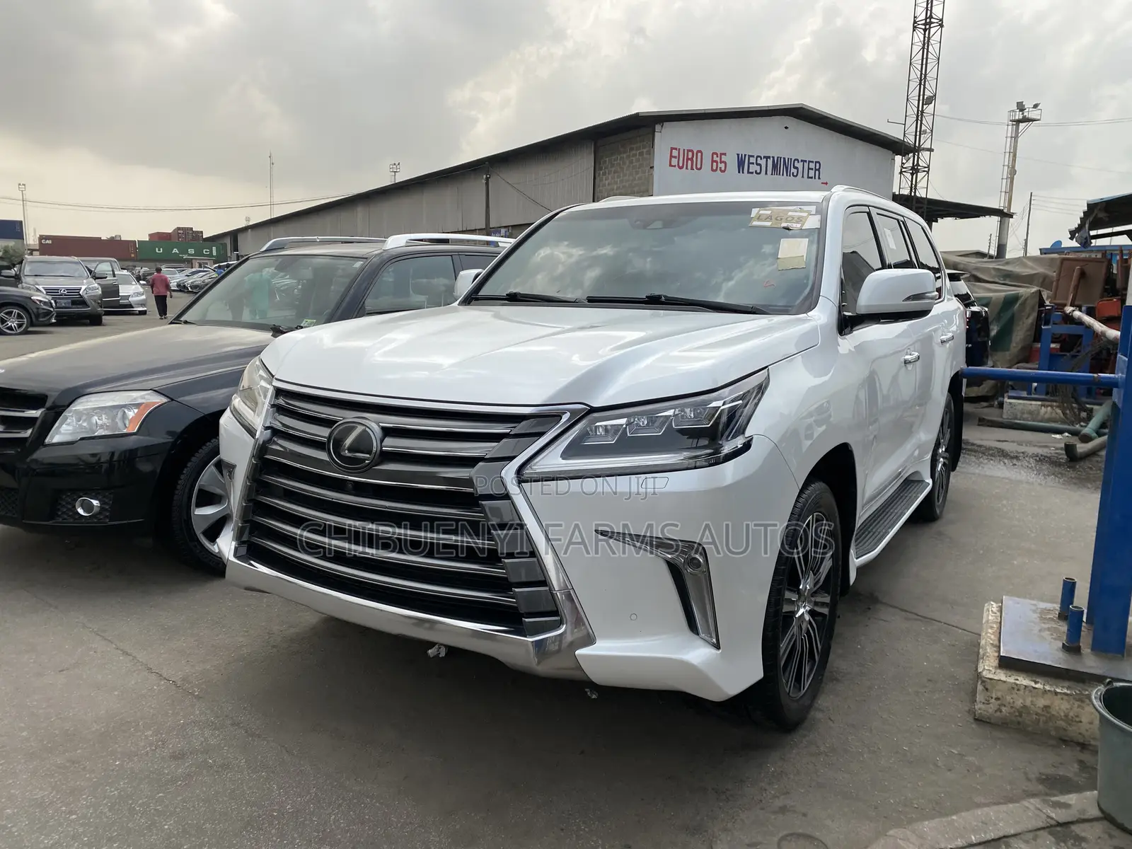 Lexus LX 570 AWD 2019 White