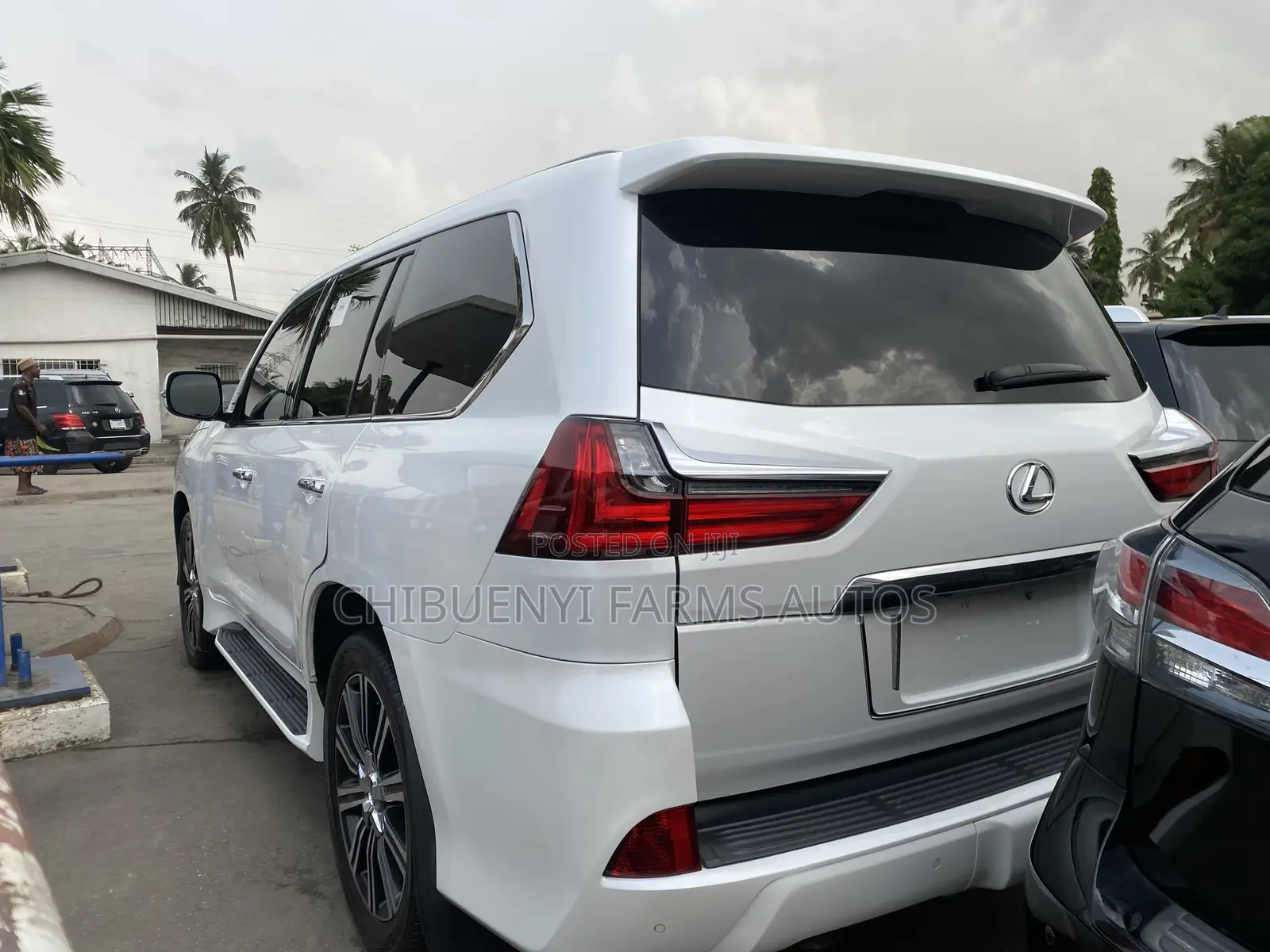 Lexus LX 570 AWD 2019 White