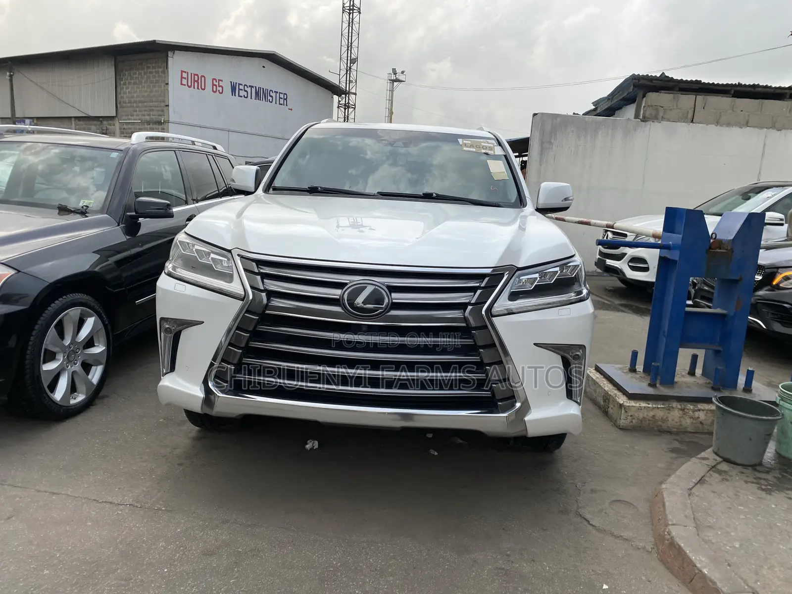 Lexus LX 570 AWD 2019 White