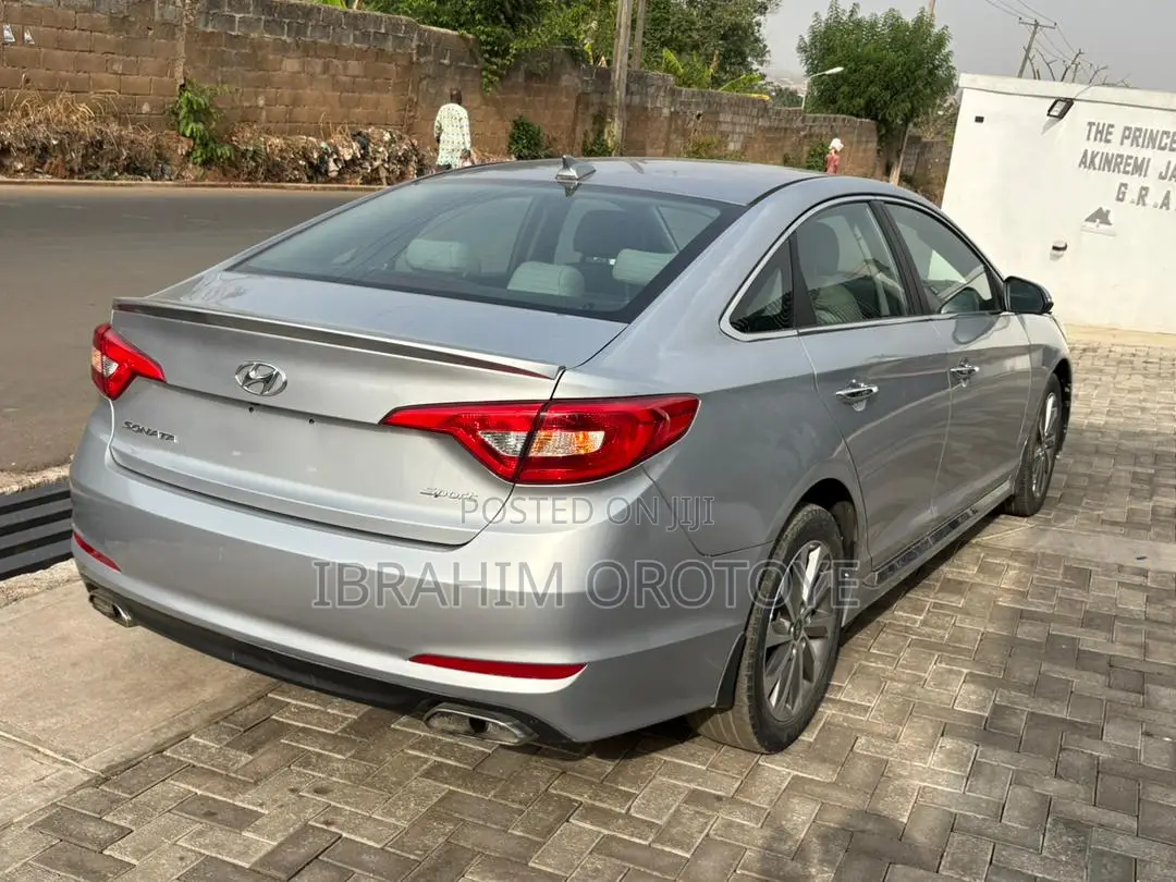 Hyundai Sonata Sport 4dr Sedan (2.4L 4cyl 6A) 2015 Silver