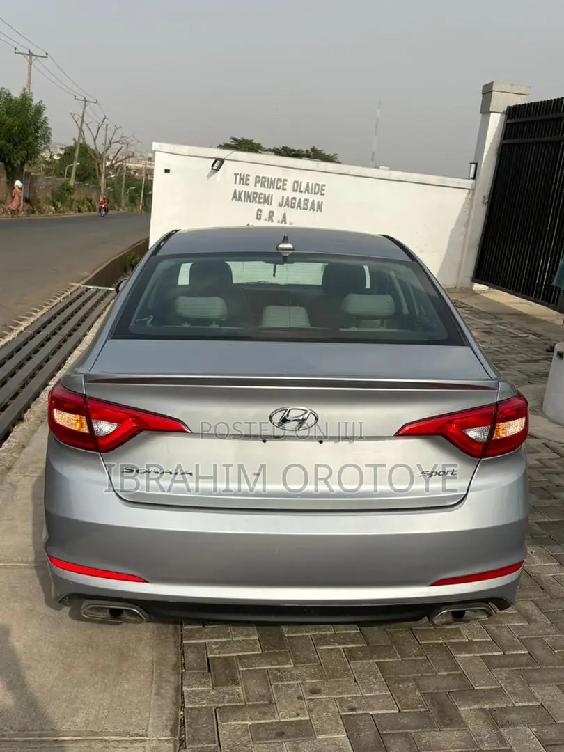 Hyundai Sonata Sport 4dr Sedan (2.4L 4cyl 6A) 2015 Silver