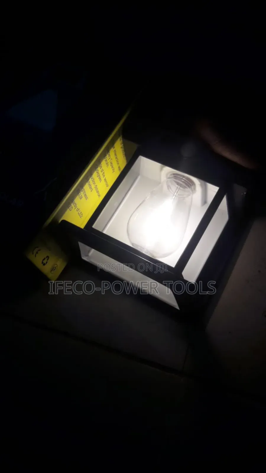 Solar-powered Motion Sensor Wall Light Used For Outdoor Lighting