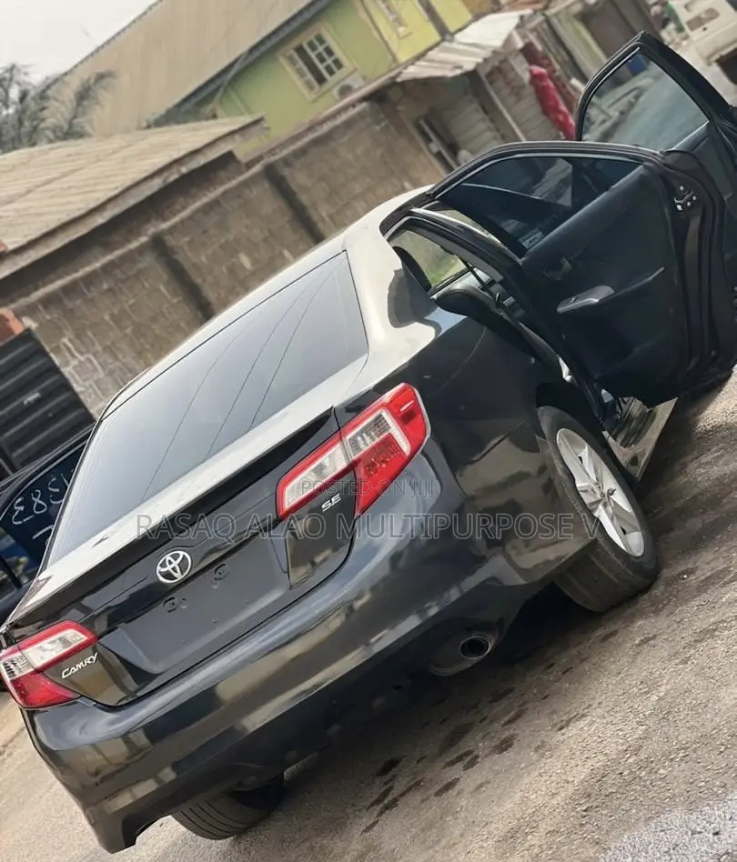 Toyota Camry SE 4dr Sedan (2.5L 4cyl 6A) 2012 Black