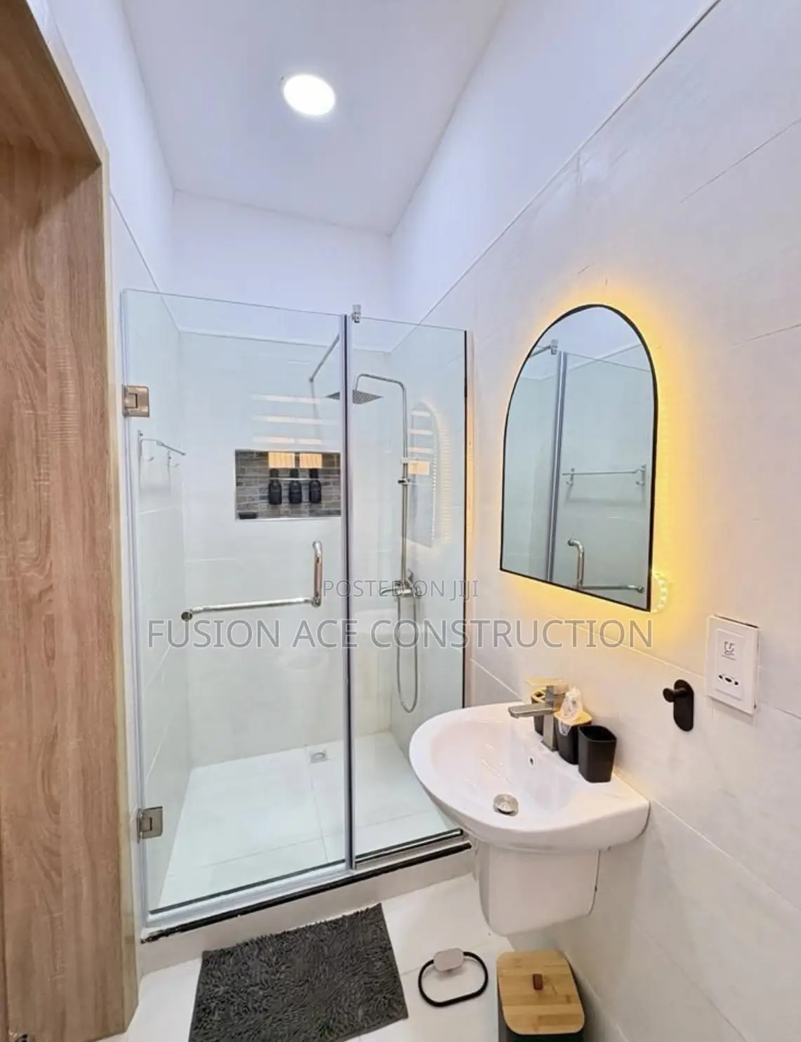 Toilet / Bathroom Glass Cubicle