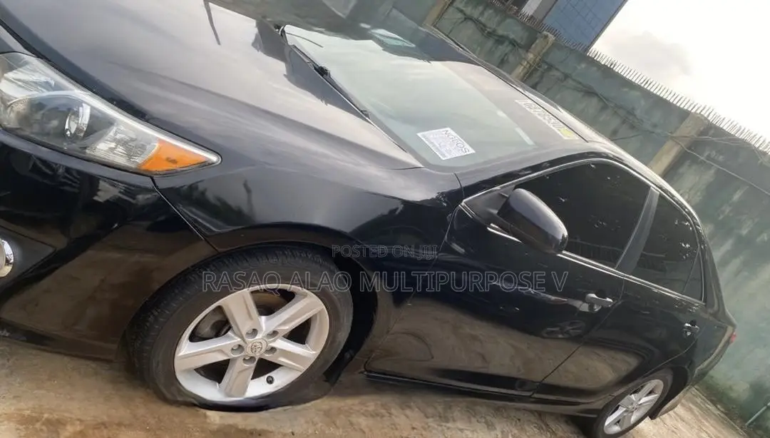 Toyota Camry SE 4dr Sedan (2.5L 4cyl 6A) 2013 Black