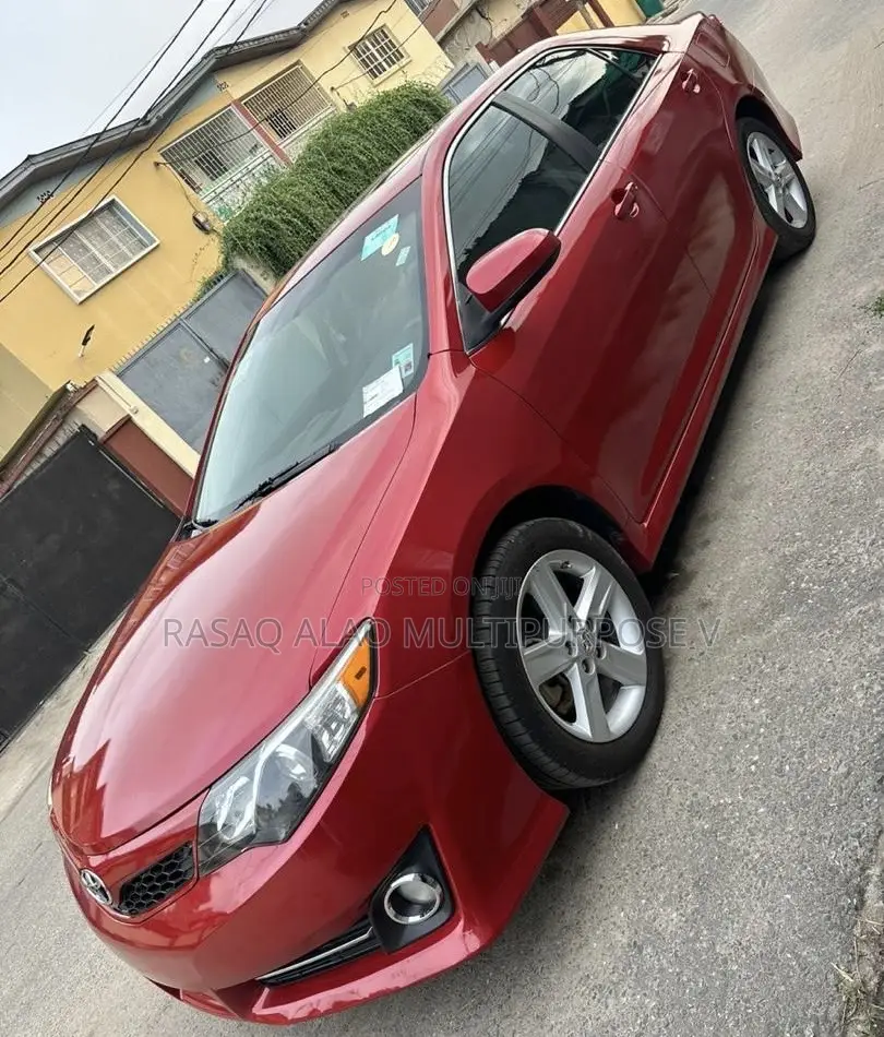 Toyota Camry SE 4dr Sedan (2.5L 4cyl 6A) 2013 Red