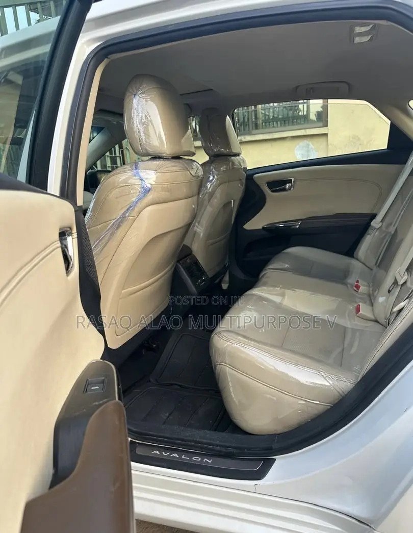 Toyota Avalon Limited 4dr Sedan (3.5L 6cyl 6A) 2014 White