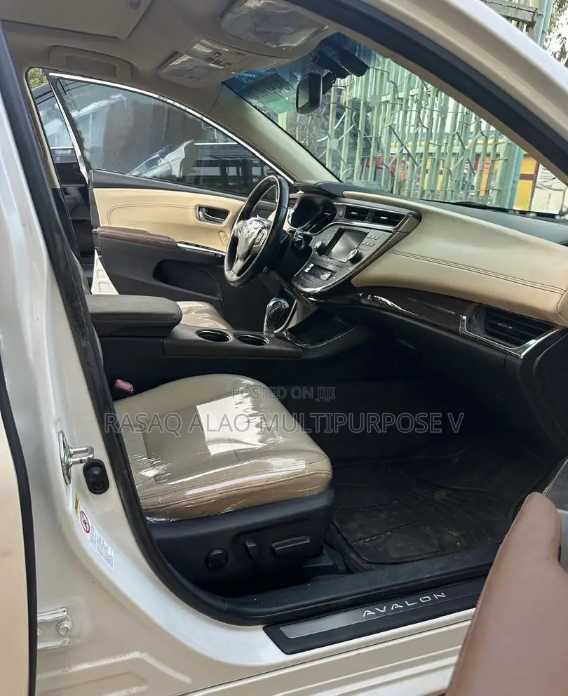 Toyota Avalon Limited 4dr Sedan (3.5L 6cyl 6A) 2014 White
