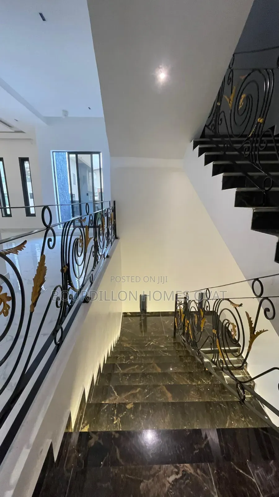 7bdrm Apartment in Pinnock Beach for sale