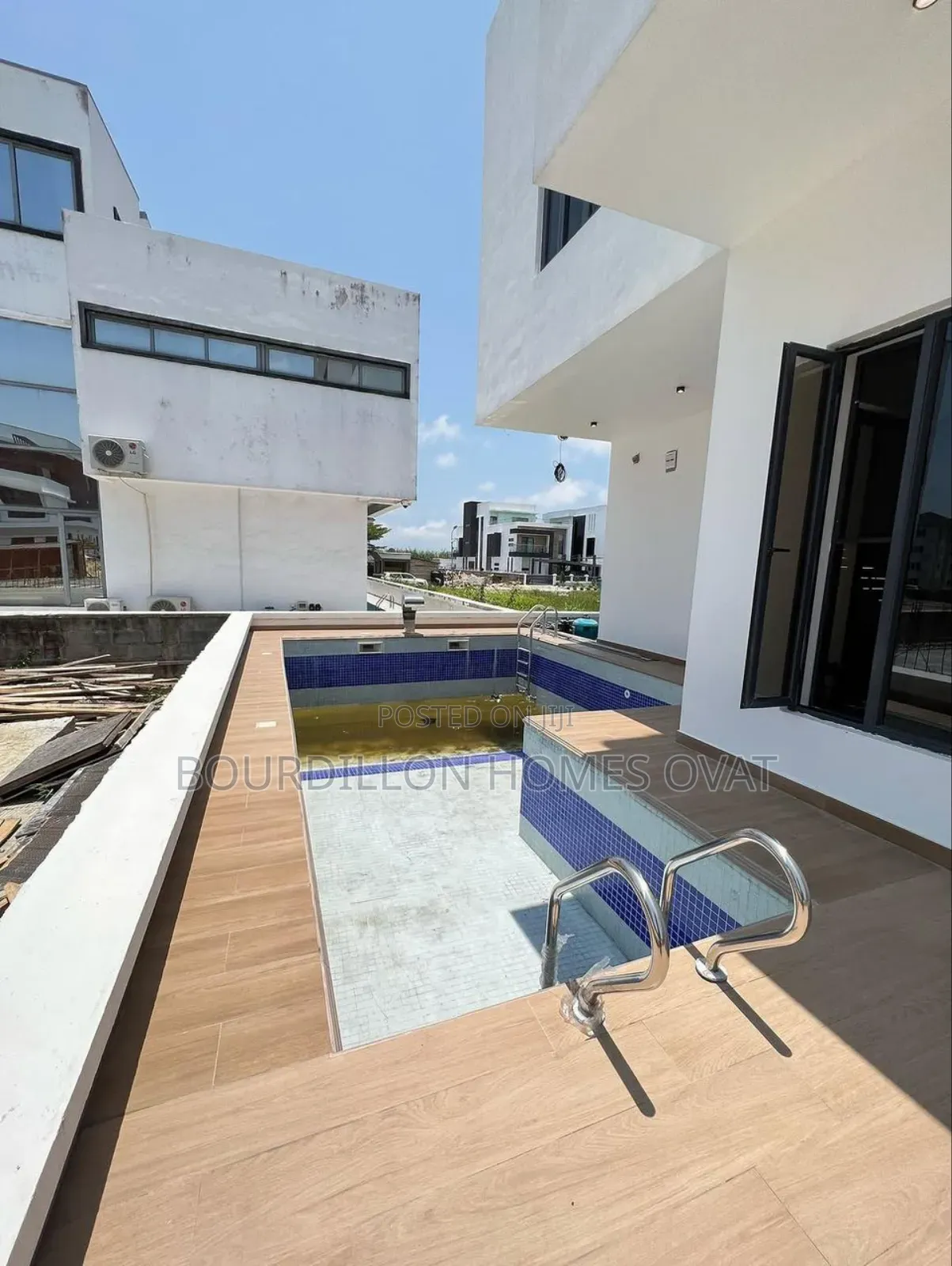 Furnished 5bdrm Duplex in Pinnock Beach Estate for sale