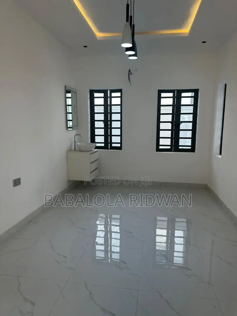 4bdrm Duplex in Oluyole for sale