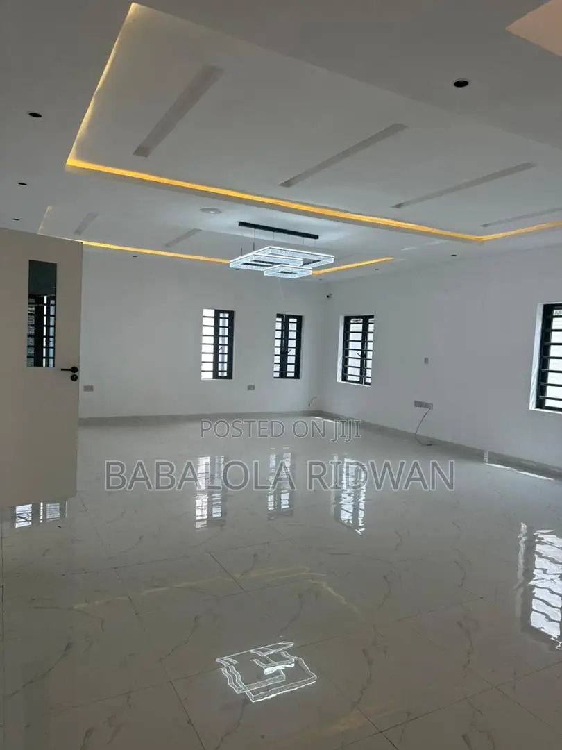 4bdrm Duplex in Oluyole for sale