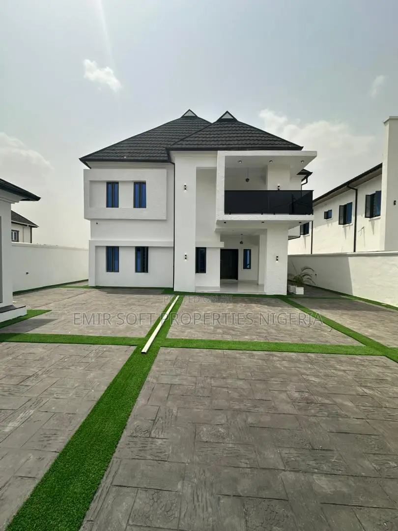 4bdrm Duplex in Olapade Agoro for sale