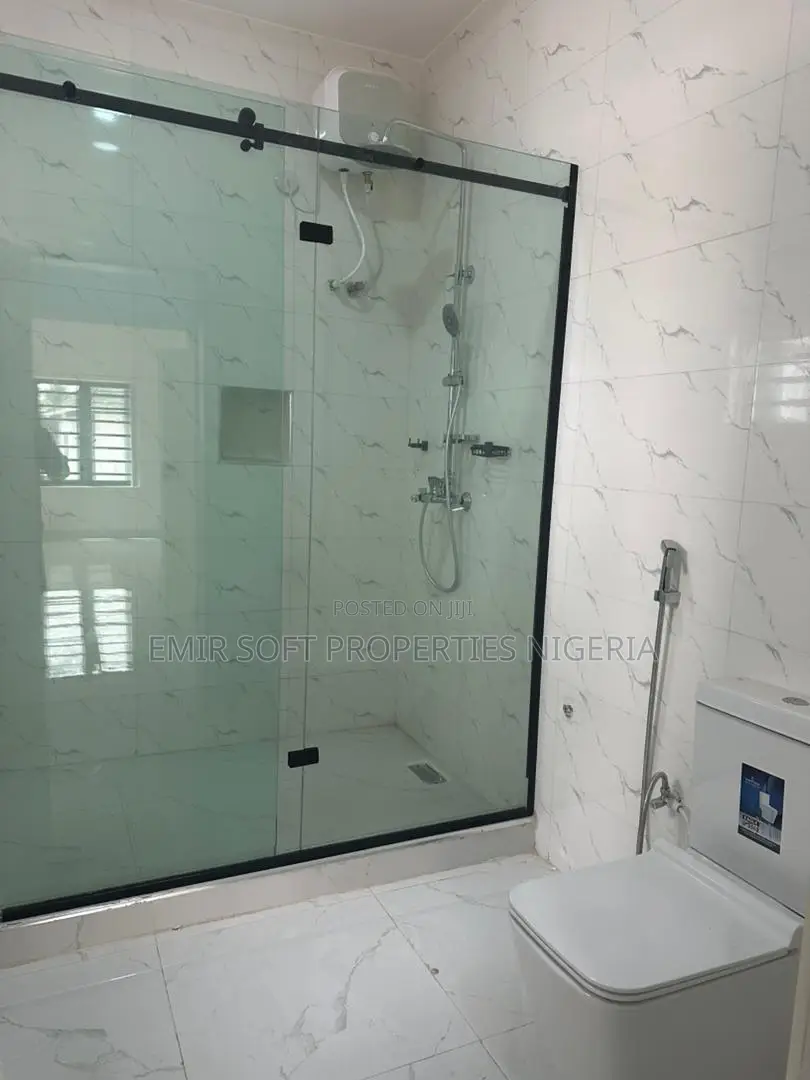 4bdrm Duplex in Olapade Agoro for sale
