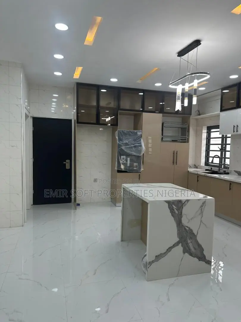 4bdrm Duplex in Olapade Agoro for sale