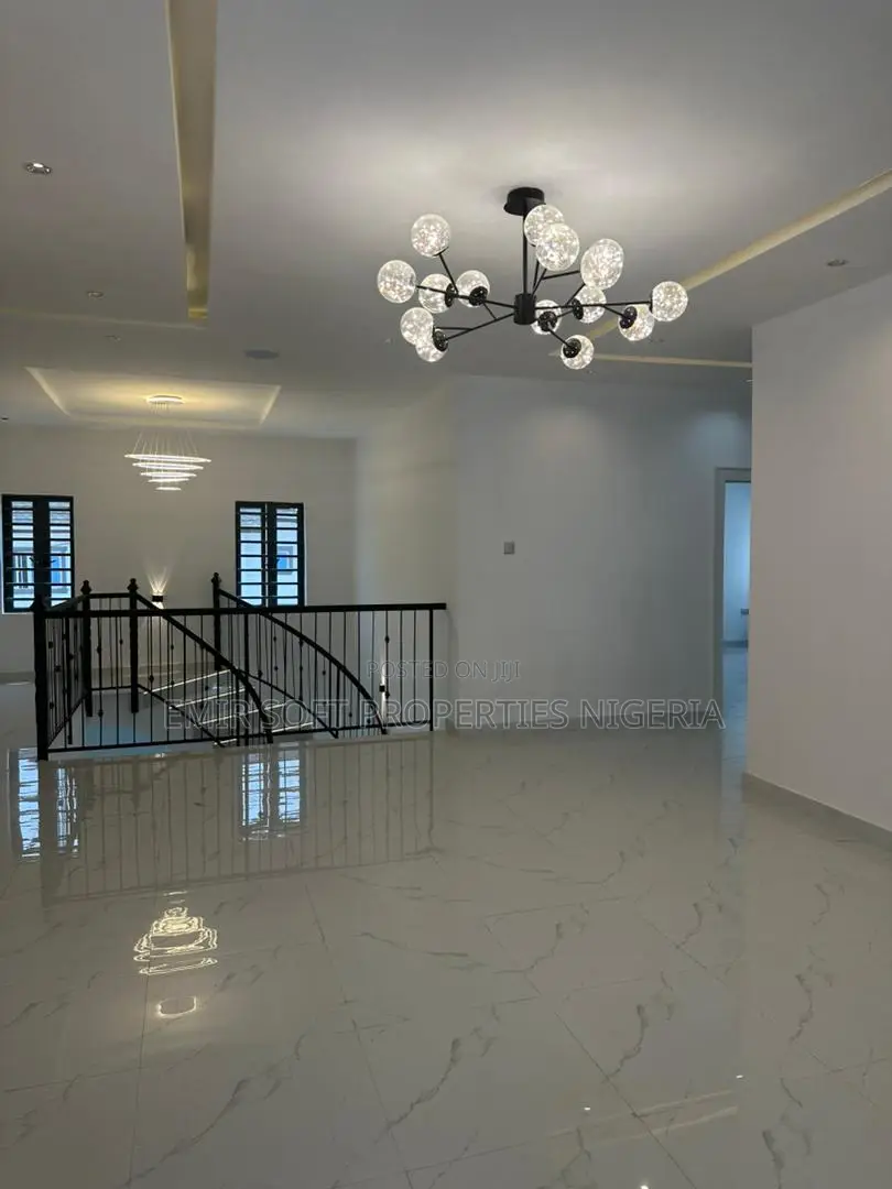 4bdrm Duplex in Olapade Agoro for sale