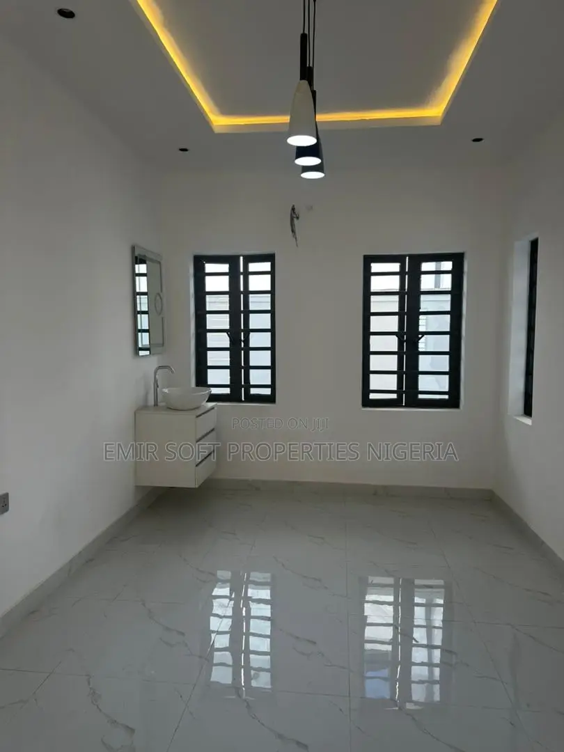 4bdrm Duplex in Olapade Agoro for sale