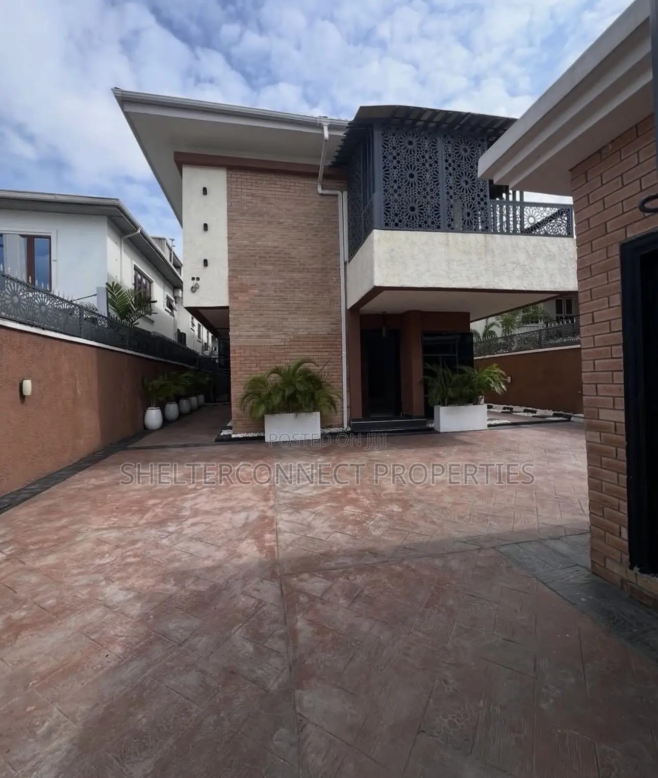 5bdrm Duplex in Lekki Phase One for rent