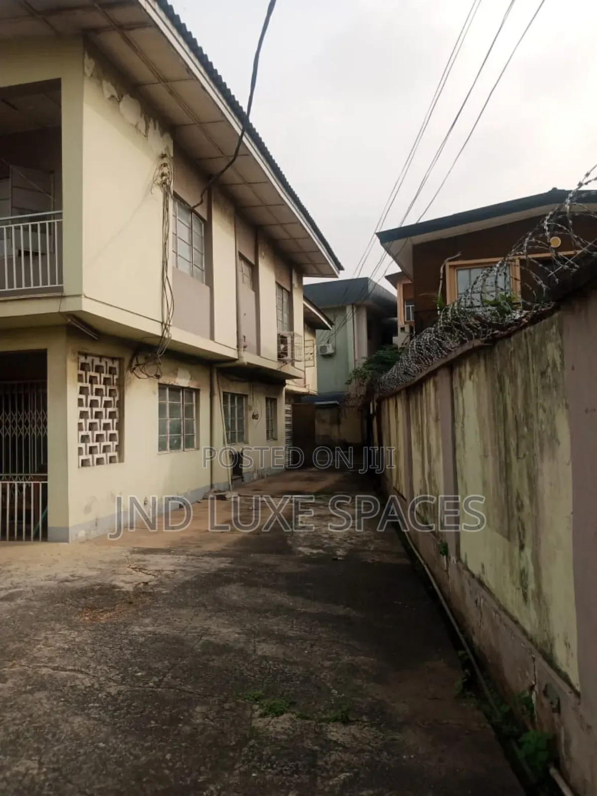 Two Wings Duplex of Five Bedrooms Each Suitable for a Corporate Office