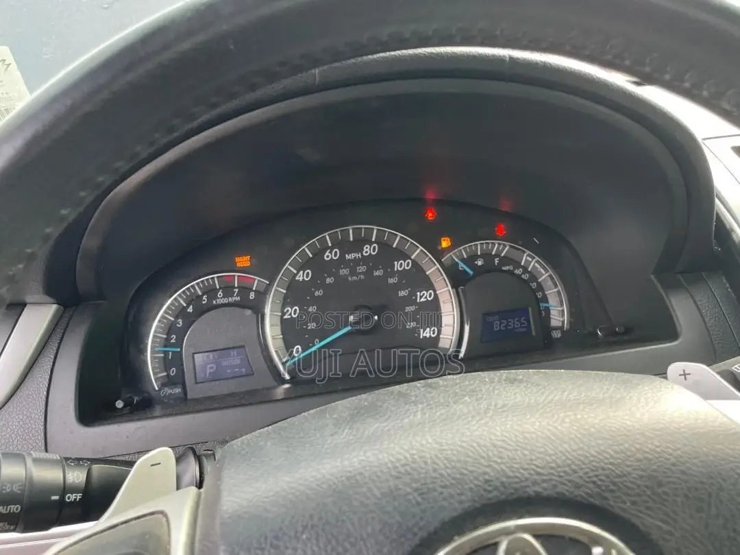 Toyota Camry SE 4dr Sedan (2.5L 4cyl 6A) 2013 Gray