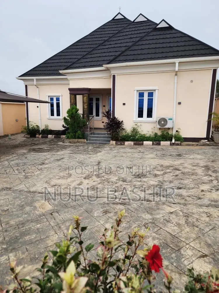 Furnished 4bdrm Bungalow in Kings And Queens, Akala Express for sale