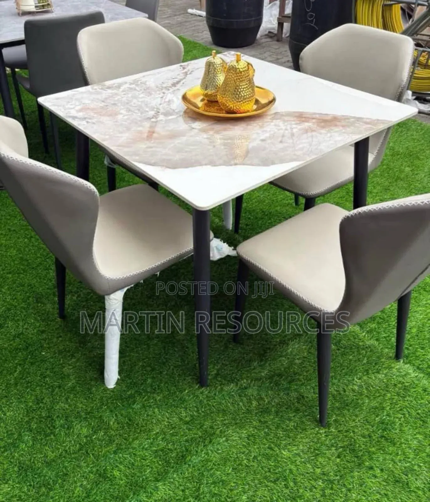 Portable and Compact Dining