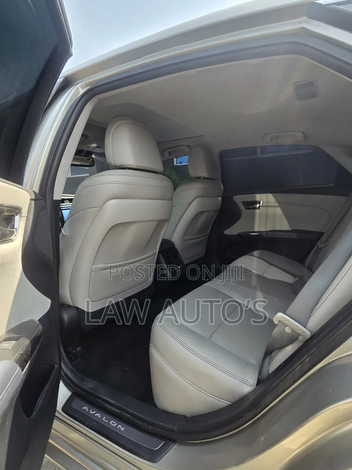 Toyota Avalon Limited 4dr Sedan (3.5L 6cyl 6A) 2015 Gold