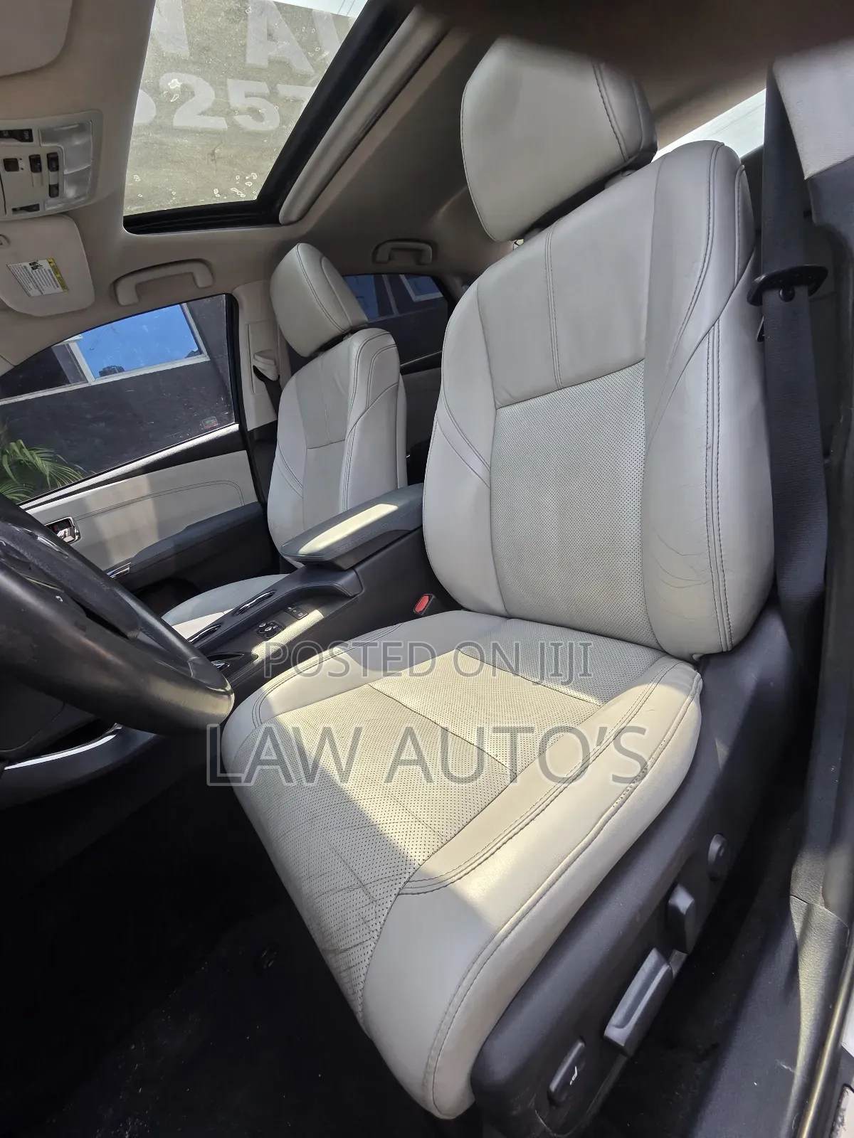 Toyota Avalon Limited 4dr Sedan (3.5L 6cyl 6A) 2015 Gold