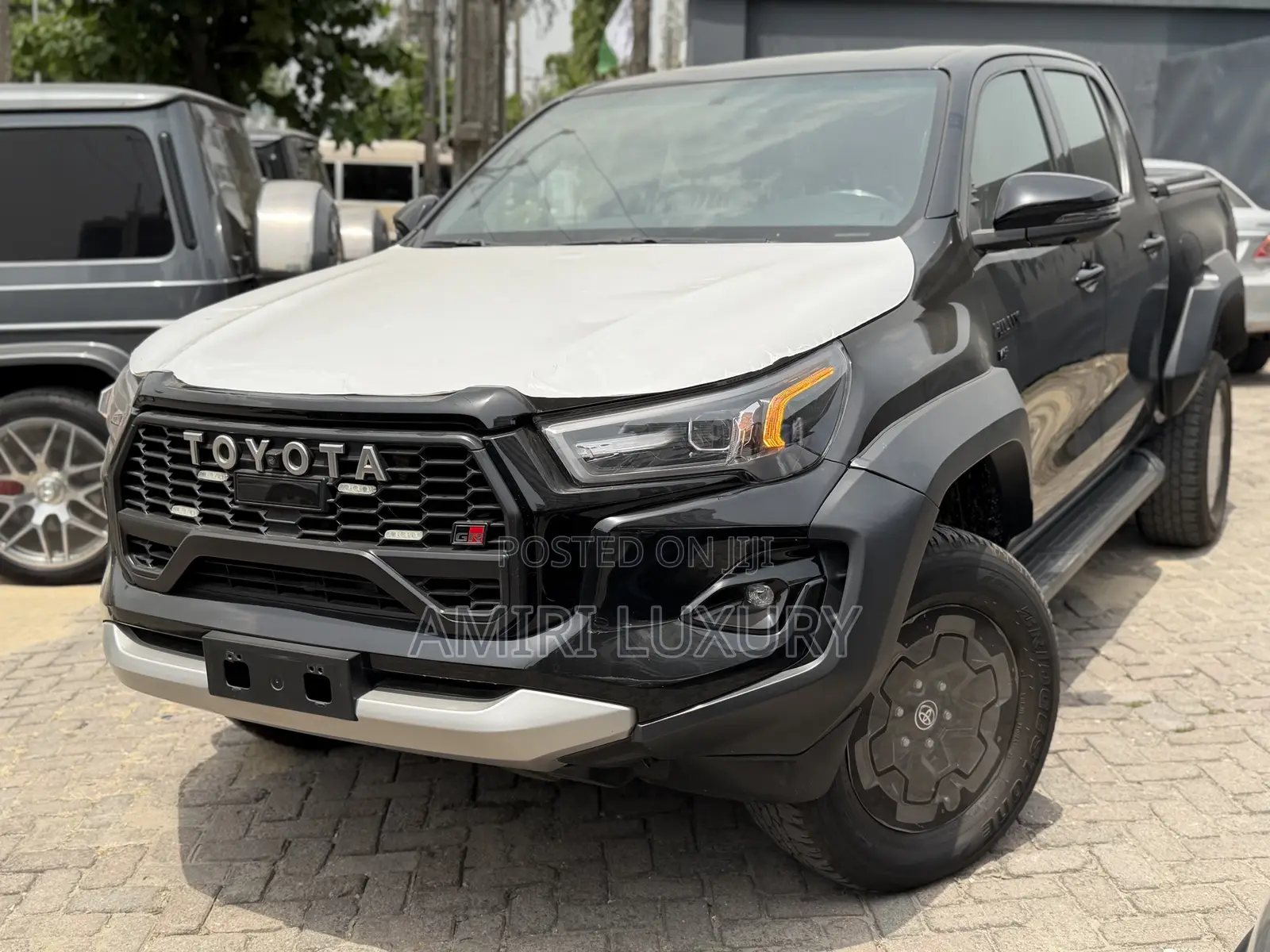Toyota Hilux 2024 Black