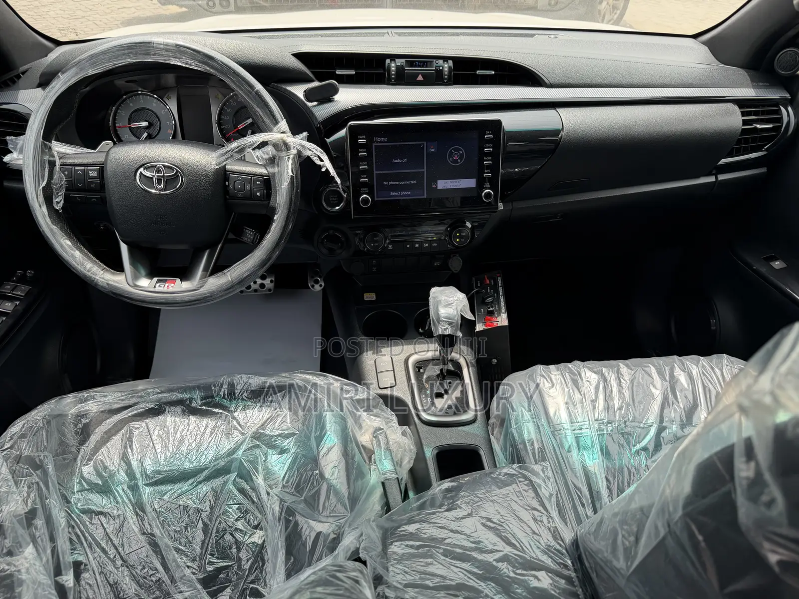 Toyota Hilux 2024 Black