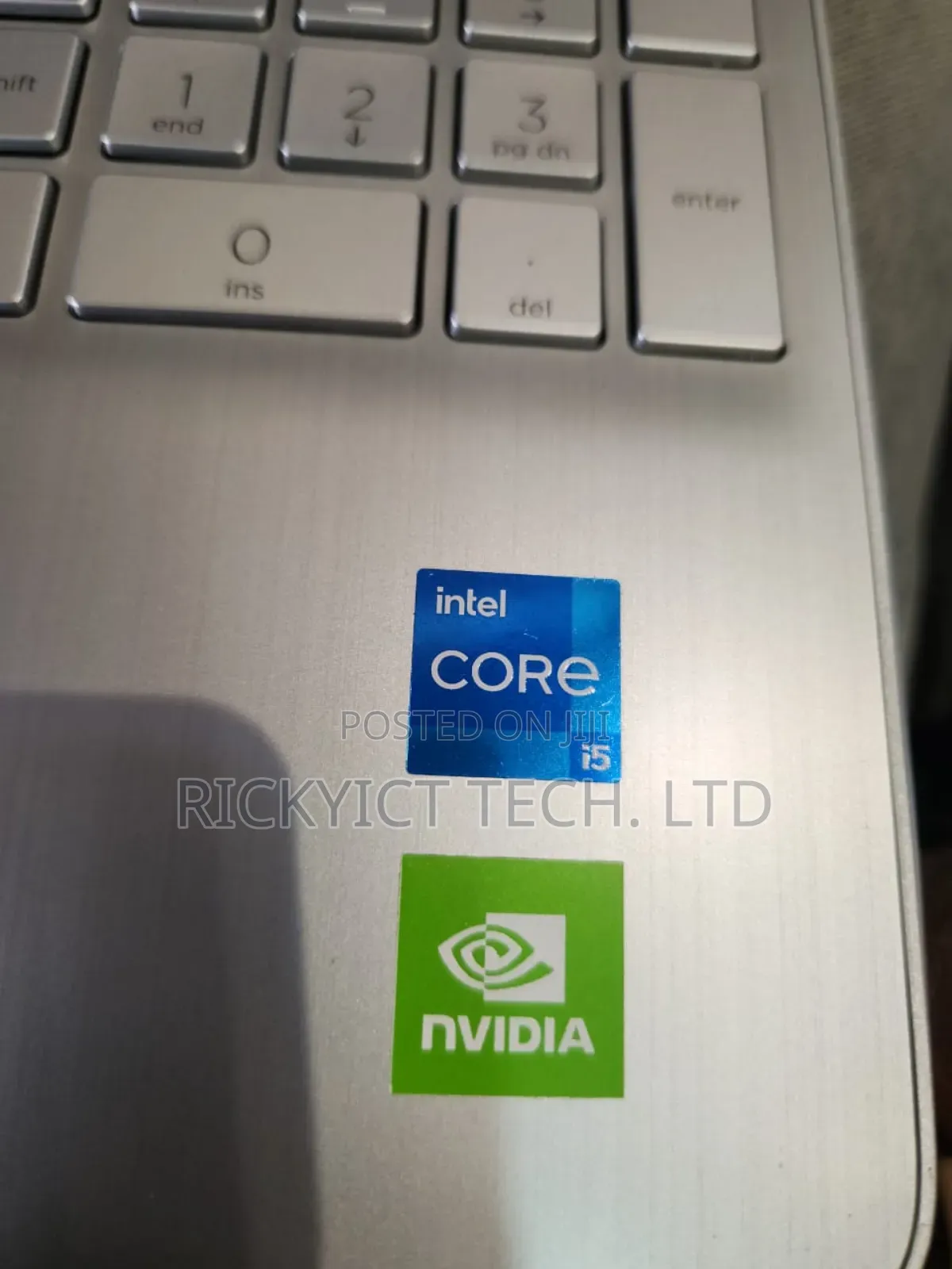 Laptop HP 15-dw0037wm 8GB Intel Core i5 HDD 1T